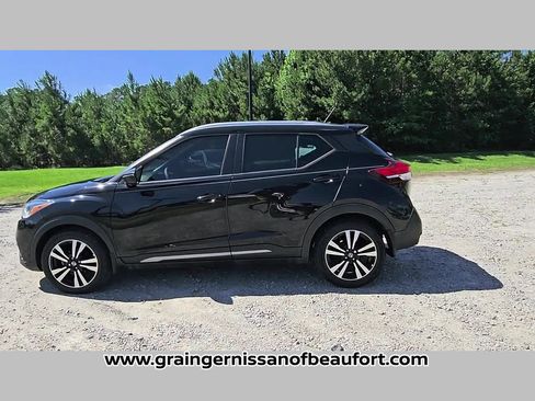 Used 2019 Nissan Kicks SR w/ Exterior Electronics Package FWD image 25