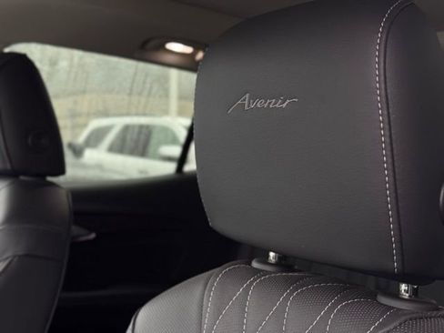 Used 2022 Buick Envision Avenir w/ Technology Package II image 18