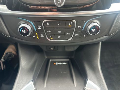 Used 2022 Chevrolet Traverse LT w/ Midnight/Sport Edition image 23