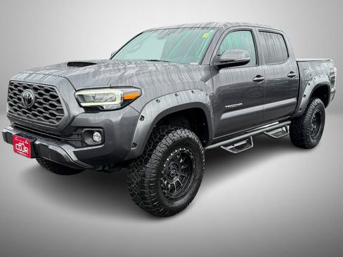 Used 2022 Toyota Tacoma TRD Sport image 2