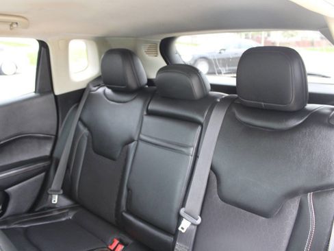 Used 2017 Jeep Compass Latitude w/ Popular Equipment Group AWD/4WD image 17