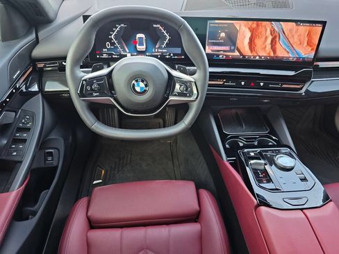 Certified 2025 BMW 530i RWD image 13