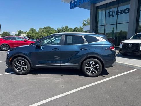 Used 2023 Kia Sportage EX AWD/4WD image 9