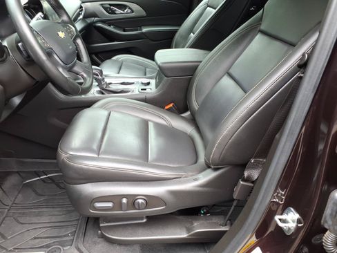 Certified 2023 Chevrolet Traverse LT w/ LT Premium Package AWD/4WD image 16