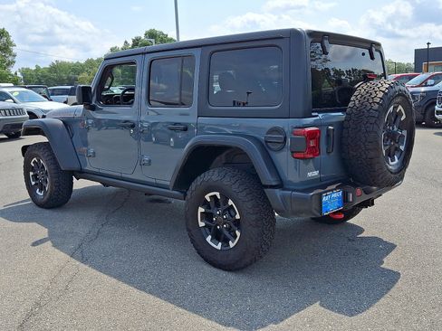 Used 2025 Jeep Wrangler Unlimited Rubicon w/ Convenience Group AWD/4WD image 4