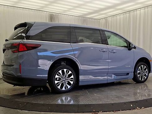 Used 2025 Honda Odyssey Elite image 7