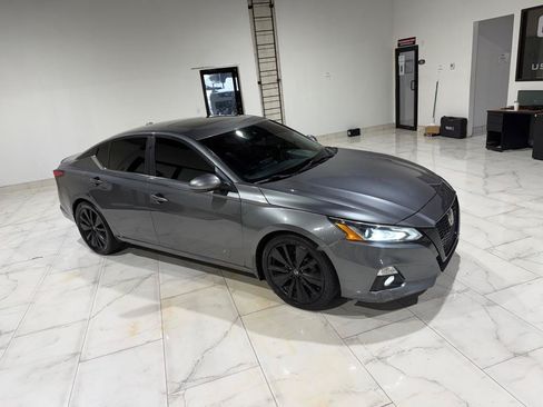 Used 2022 Nissan Altima 2.5 SR w/ Midnight Edition Package FWD image 3