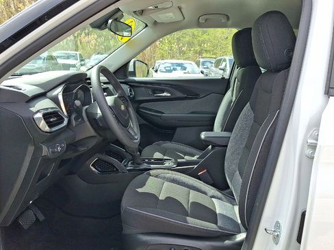 Used 2023 Chevrolet TrailBlazer LT FWD image 11