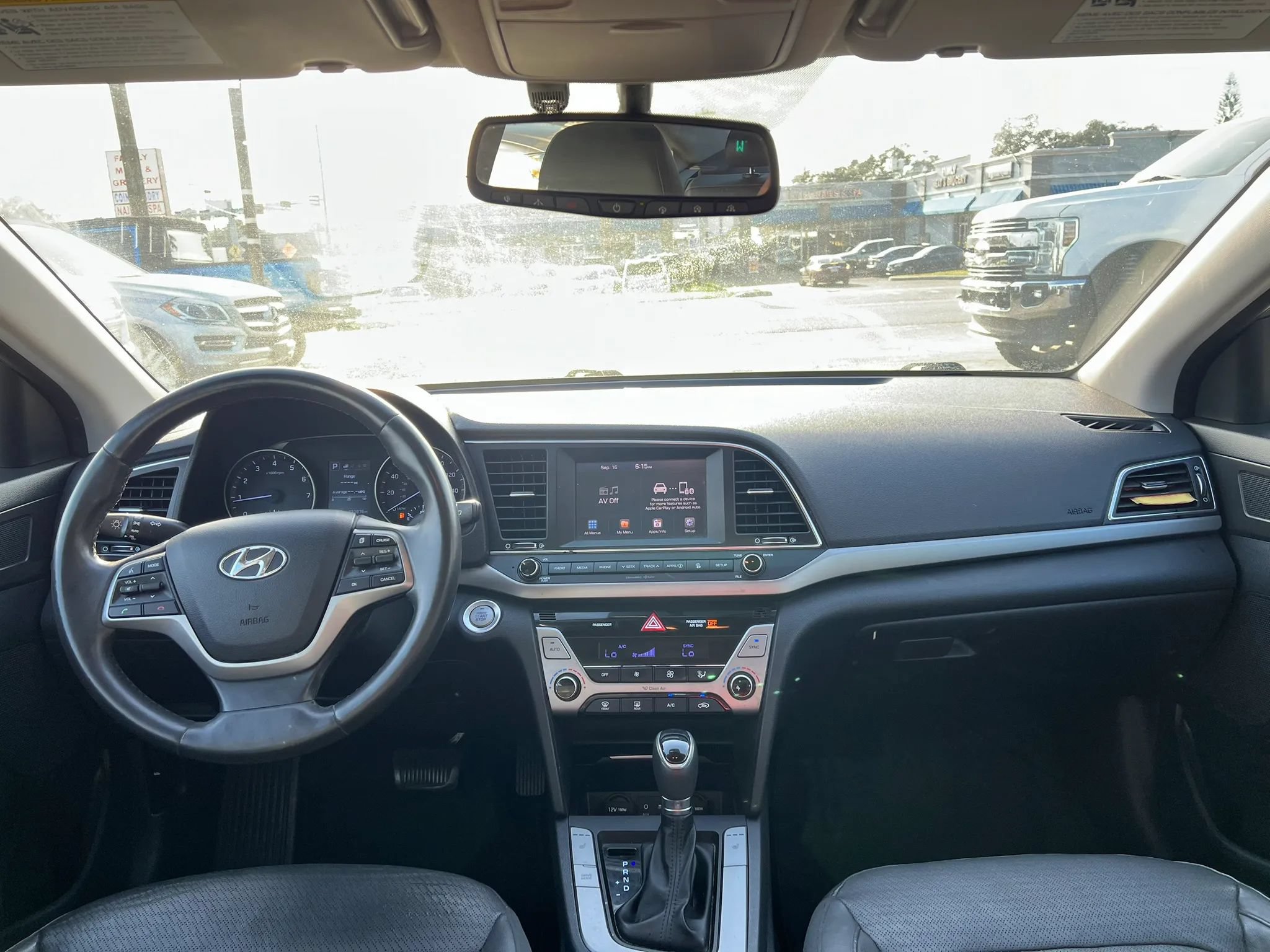 Used 2017 Hyundai Elantra Limited FWD image 12