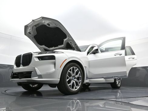 Used 2025 BMW X7 xDrive40i image 41