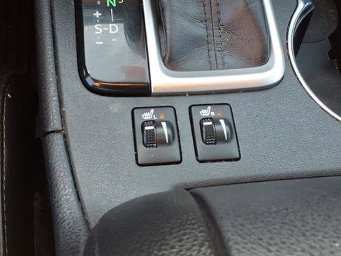 Used 2019 Toyota Highlander XLE image 18