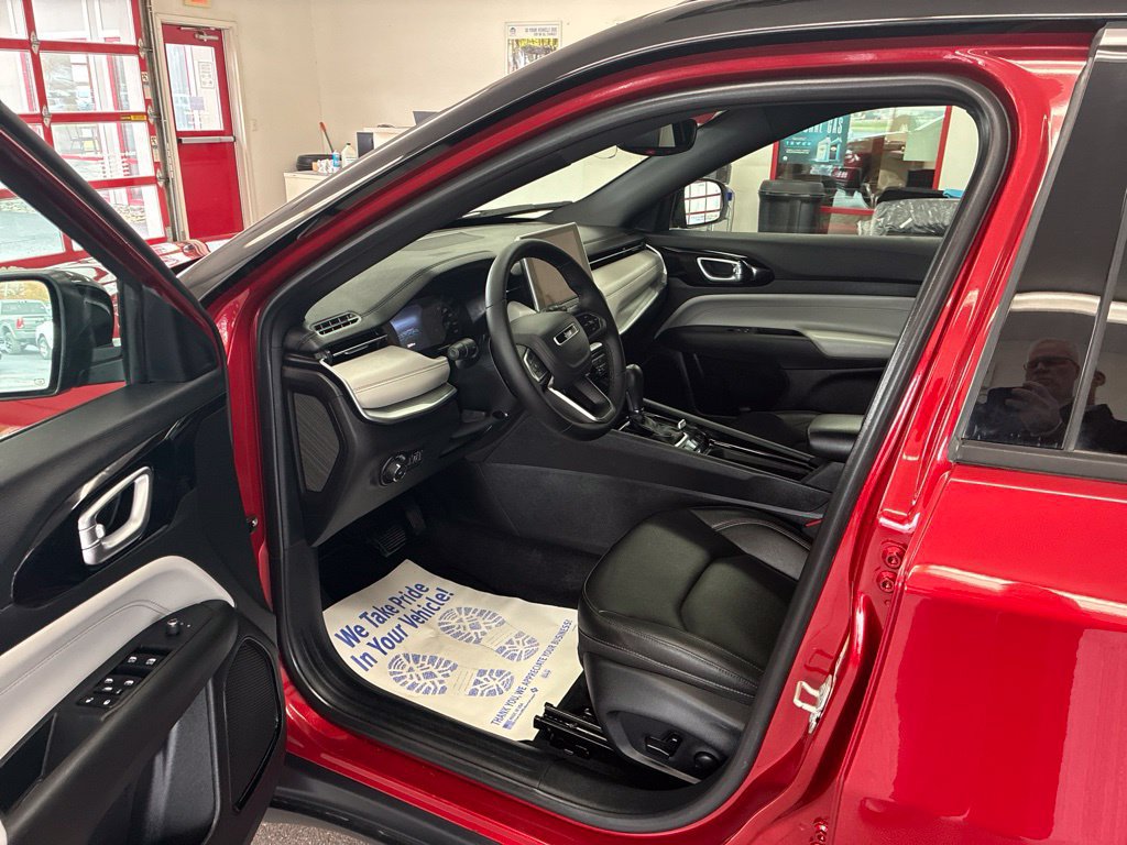 Certified 2024 Jeep Compass Limited AWD/4WD image 9