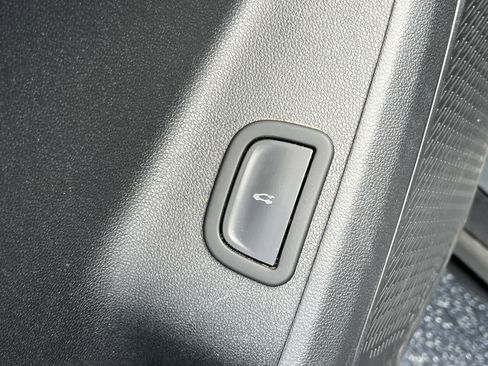 Used 2024 Chevrolet Traverse LT AWD/4WD image 13