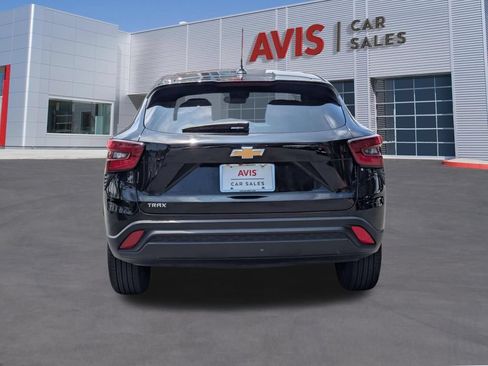 Used 2025 Chevrolet Trax LS FWD image 7
