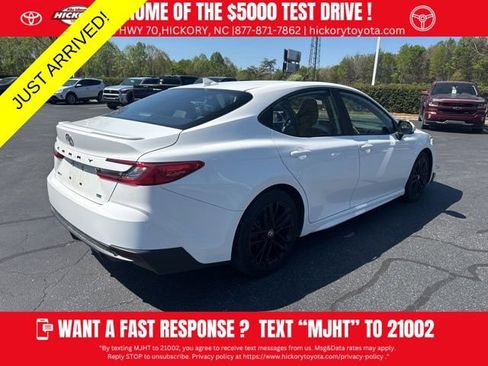 Used 2025 Toyota Camry SE image 3