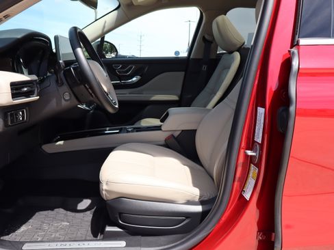 Used 2025 Lincoln Corsair Reserve FWD image 9