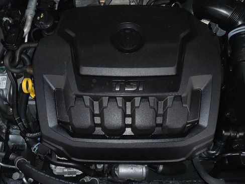 Used 2021 Volkswagen Tiguan SE w/ Panoramic Sunroof Package FWD image 30