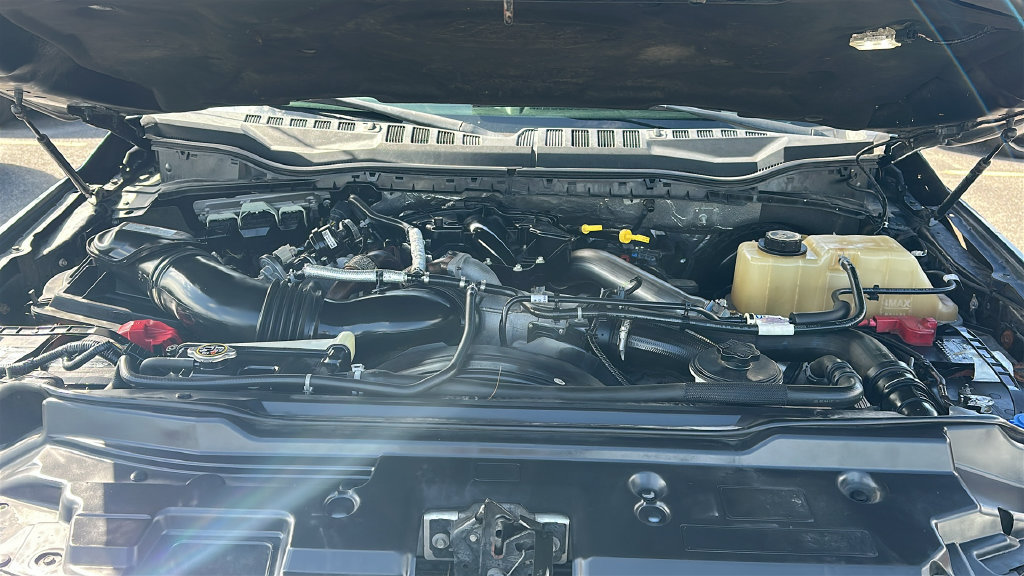 Used 2019 Ford F250 Lariat w/ Lariat Ultimate Package AWD/4WD image 3