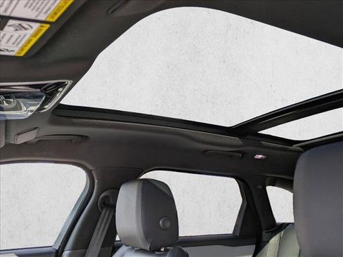 Certified 2026 Land Rover Range Rover Velar Dynamic SE image 16