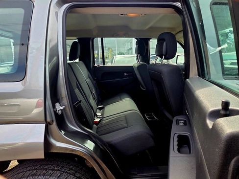 Used 2012 Jeep Liberty Sport image 14