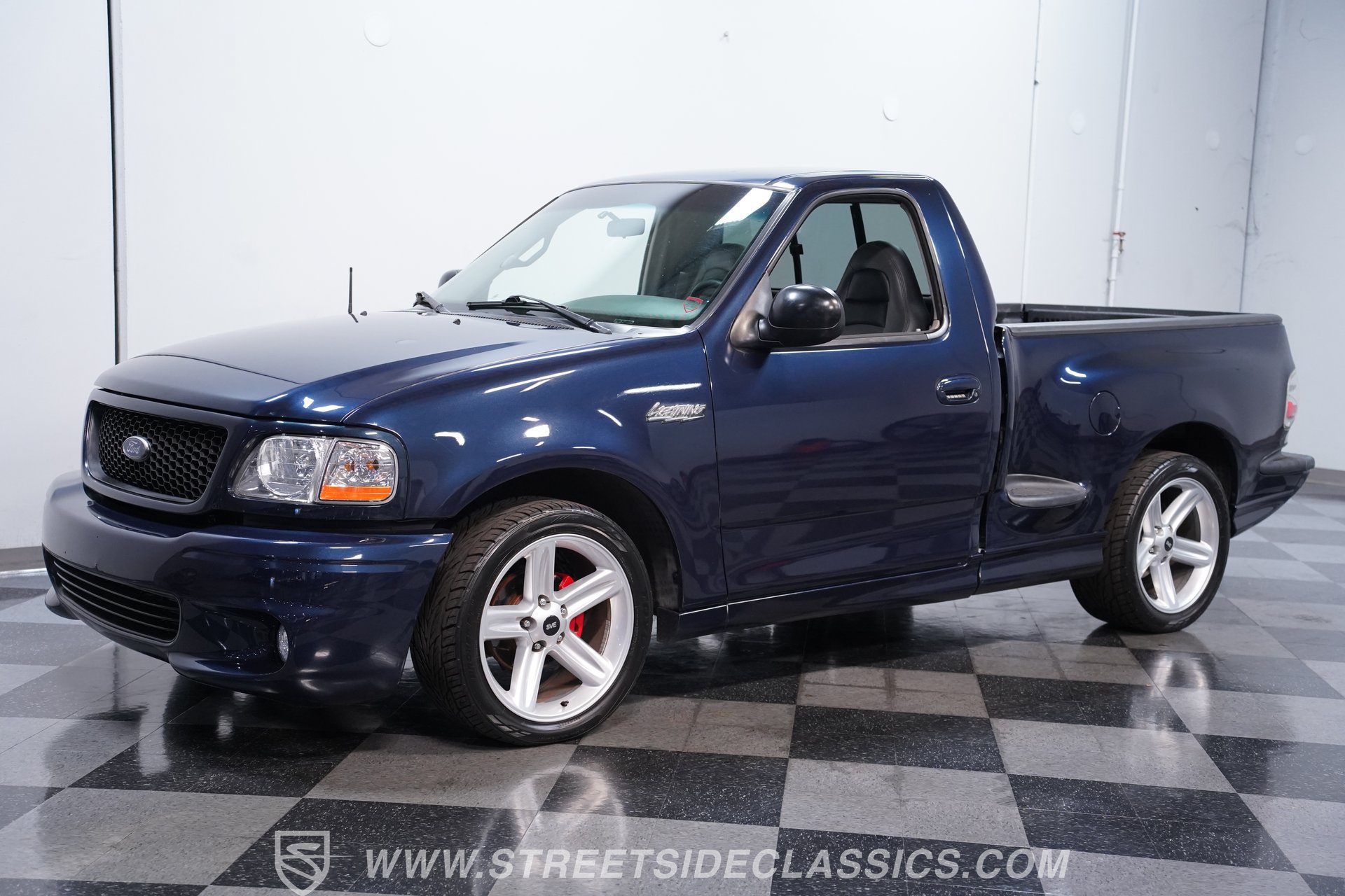 Used 2002 Ford F150 Lightning RWD image 7