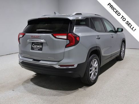 Used 2024 GMC Terrain SLT AWD/4WD image 2