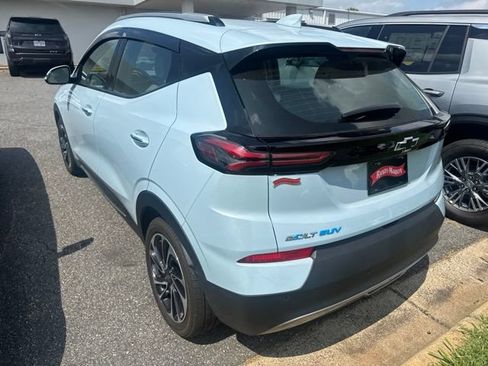 Used 2023 Chevrolet Bolt EUV Premier w/ Sun & Sound Package FWD image 6