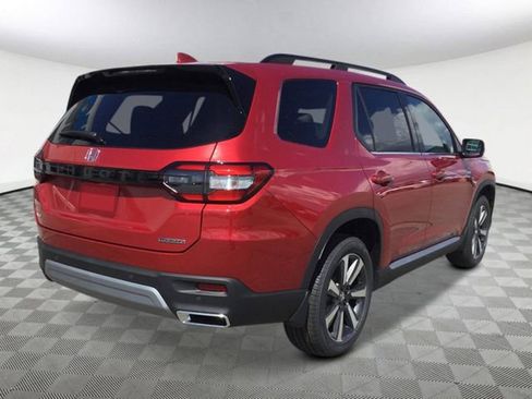 New 2025 Honda Pilot Touring image 4