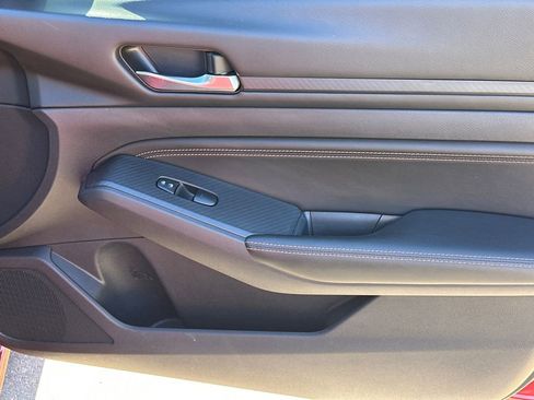 Used 2019 Nissan Altima 2.5 SR w/ SR Premium Package image 14