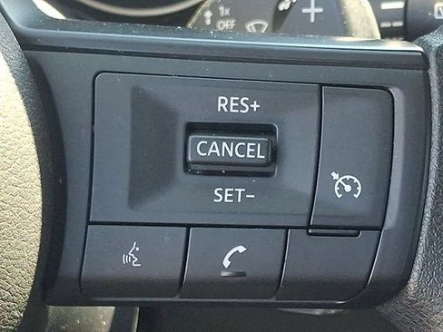 Used 2024 Nissan Rogue S AWD/4WD image 21