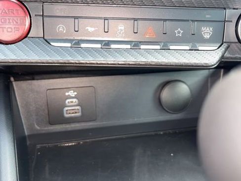 Used 2025 Ford Mustang Premium image 19