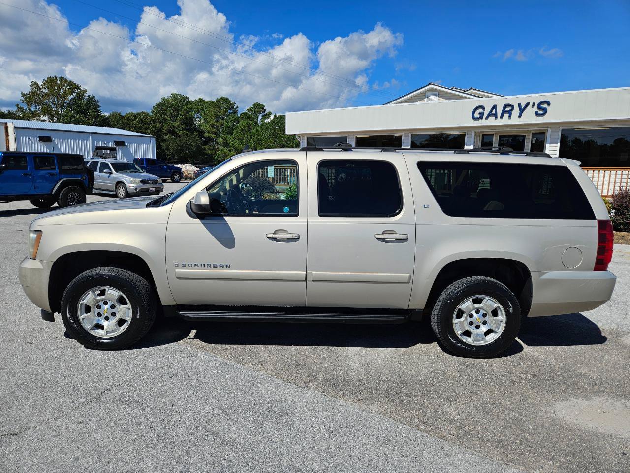 Used 2007 Chevrolet Suburban LT w/ LT Preferred Equipment Group AWD/4WD image 3
