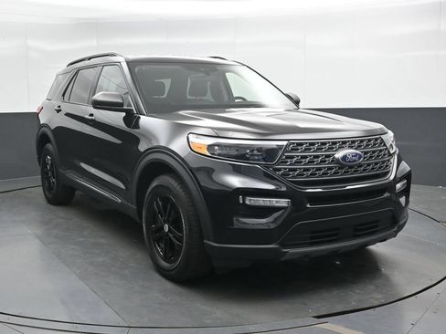 Used 2023 Ford Explorer XLT w/ Equipment Group 202A AWD/4WD image 4