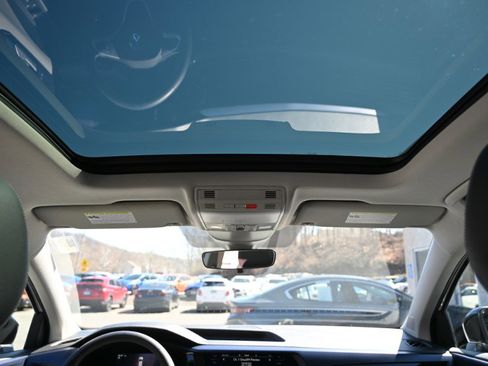 Used 2023 Volkswagen Taos SE image 15