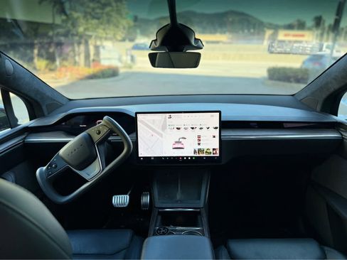 Used 2022 Tesla Model X image 6