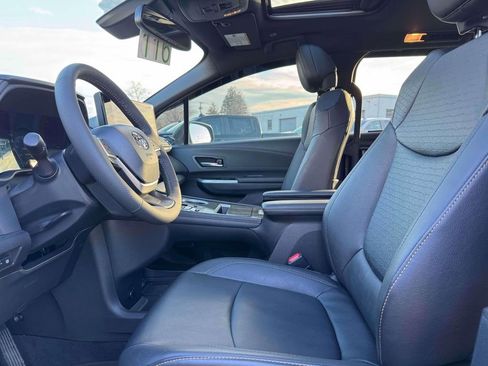 Used 2025 Toyota Sienna XLE Woodland Edition image 13