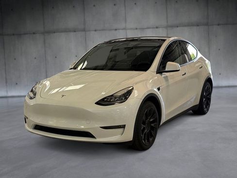 Used 2023 Tesla Model Y Long Range image 1