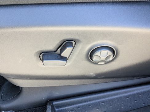 New 2026 Chrysler Pacifica Select FWD image 18