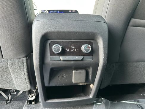 Used 2024 Chevrolet Traverse Z71 AWD/4WD image 19
