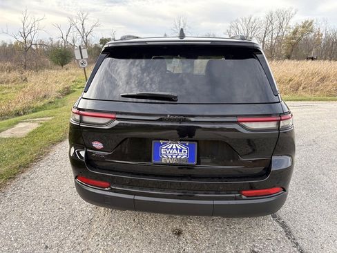Used 2023 Jeep Grand Cherokee Altitude image 5