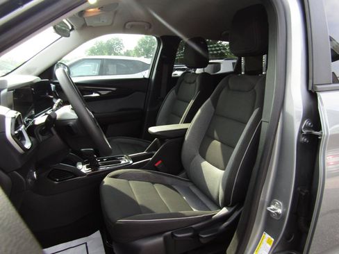 Used 2025 Chevrolet TrailBlazer LT FWD image 12