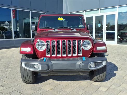 Used 2022 Jeep Wrangler Unlimited Sahara w/ Cold Weather Group image 8