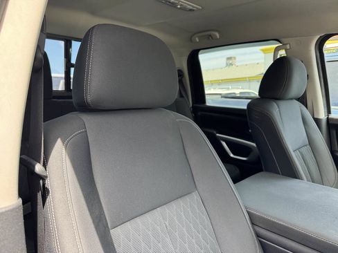 Used 2017 Nissan Titan SV AWD/4WD image 9