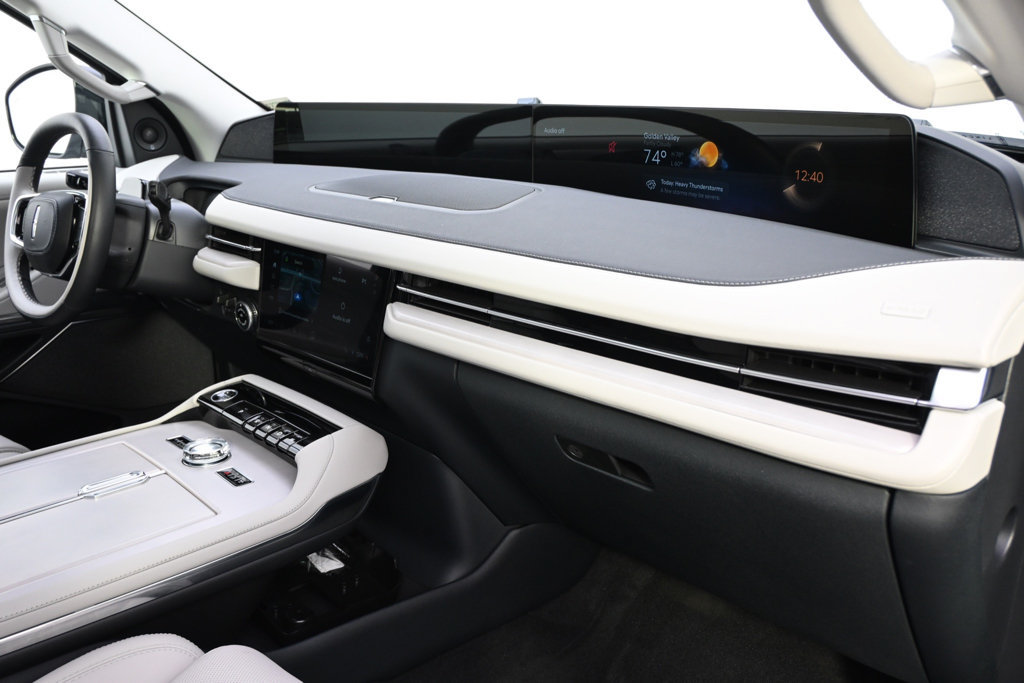 New 2026 Lincoln Navigator Reserve AWD/4WD image 15