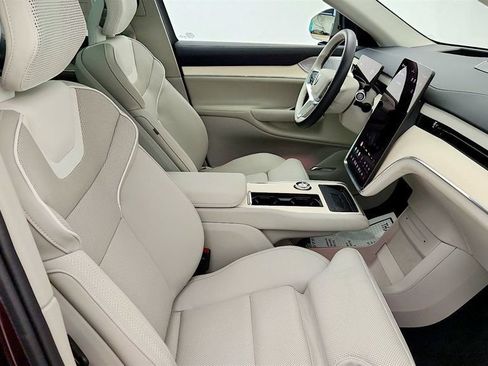 Used 2025 Volvo EX90 Ultra AWD/4WD image 22