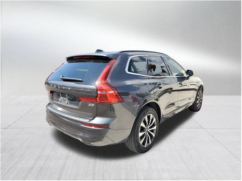 Certified 2023 Volvo XC60 B5 Core w/ Climate Package image 5