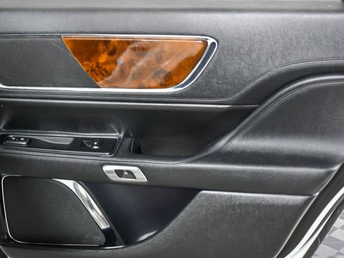 Used 2020 Lincoln Continental image 26