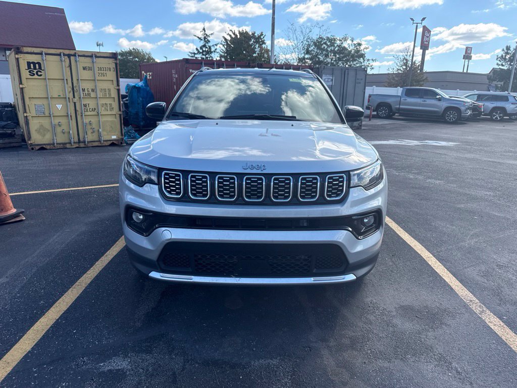 Used 2025 Jeep Compass Limited AWD/4WD image 1