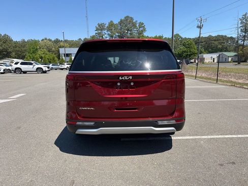 Used 2024 Kia Carnival LX FWD image 6