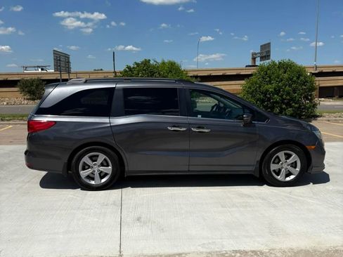 Used 2018 Honda Odyssey EX image 2
